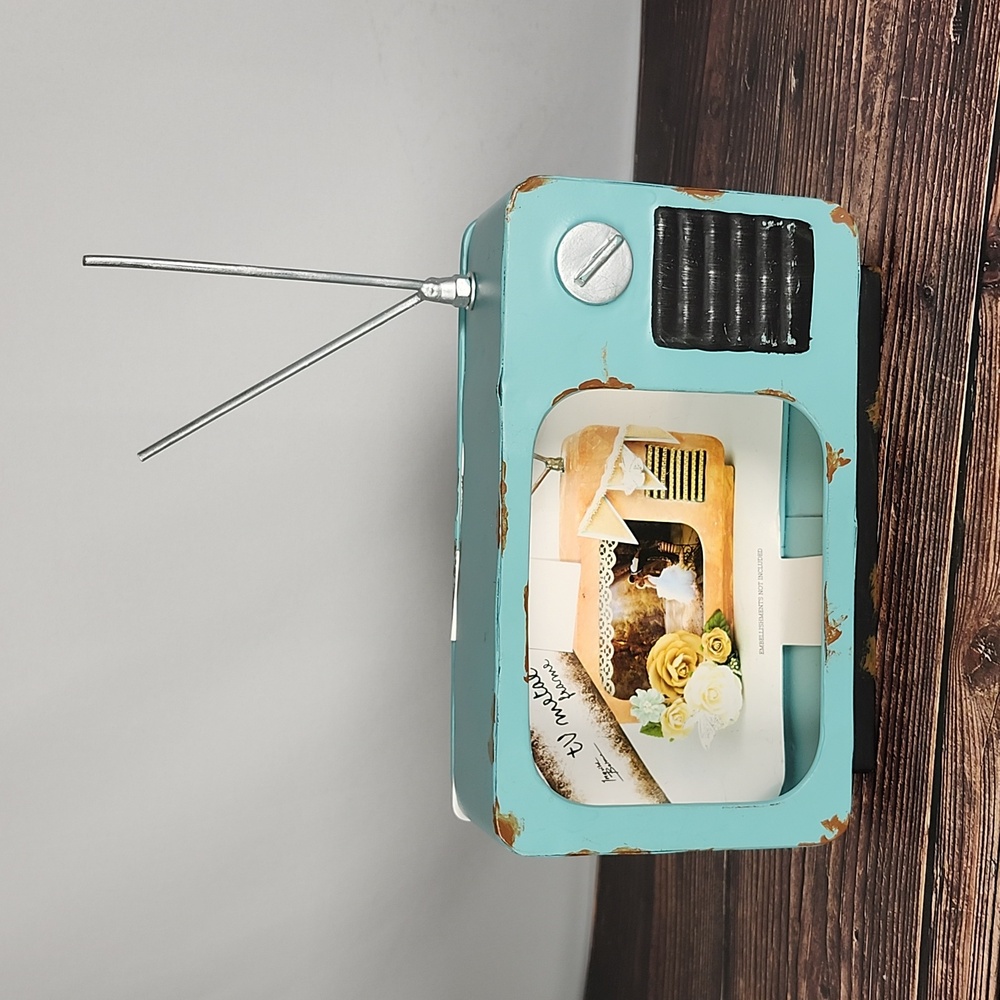 Prima Marketing altered Metal TV Frame (Vintage/retro look) - Mix Media